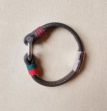 Cargar imagen en el visor de la galería, Wave Noray Leather Marrón Rojo & Verde